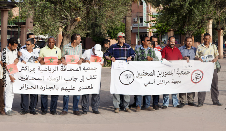 بالصور : جمعيات الصحفيين الرياضيين بمراكش والمصورين الصحفيين بجهة مراكش اسفي ومشجعي الكوكب المراكشي تحتج ضد ما تعرض له زملائهم وفريق الرجاء بالجزائر بالصور : جمعيات الصحفيين الرياضيين بمراكش والمصورين الصحفيين بجهة مراكش اسفي ومشجعي الكوكب المراكشي تحتج ضد ما تعرض له زملائهم وفريق الرجاء بالجزائر