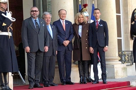 إشادة عالية بمشاركة الملك محمد السادس وولي عهده في قمة المناخ الدولية بباريس + صور