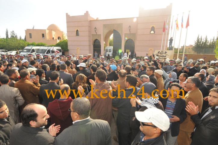 ازيد من 400 كاتب ضبط يمثلون مختلف مدن المملكة طالبوا برحيل وزير العدل والحريات مصطفى الرميد + فيديو ازيد من 400 كاتب ضبط يمثلون مختلف مدن المملكة طالبوا برحيل وزير العدل والحريات مصطفى الرميد + فيديو
