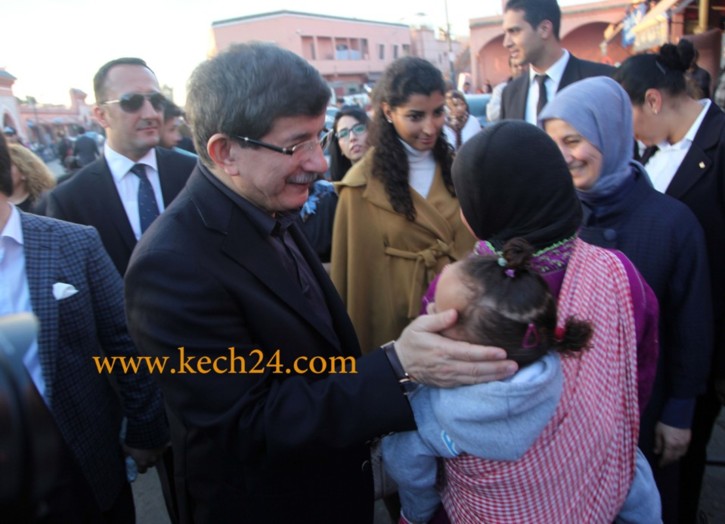 احمد داوود أوغلو وزير الخارجية التركي يفاجئ امن مراكش بزيارة ساحة جامع الفنا + صور حصرية احمد داوود أوغلو وزير الخارجية التركي يفاجئ امن مراكش بزيارة ساحة جامع الفنا + صور حصرية