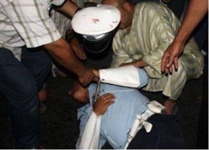 شرطي يسقط مغشيا عليه أمام قصر المؤتمرات بمراكش وهذا هو السبب + صور حصرية شرطي يسقط مغشيا عليه أمام قصر المؤتمرات بمراكش وهذا هو السبب + صور حصرية