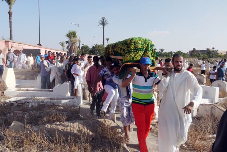 بالصورة : هكذا شيع جثمان أحد أبرز مشجعي فريق الكوكب المراكشي بالصورة : هكذا شيع جثمان أحد أبرز مشجعي فريق الكوكب المراكشي