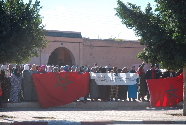 مواطنون بجماعة تسلطانت يحتجون أمام ولاية مراكش للمطالبة بتسجيلهم في اللوائح الإنتخابية + صور مواطنون بجماعة تسلطانت يحتجون أمام ولاية مراكش للمطالبة بتسجيلهم في اللوائح الإنتخابية + صور