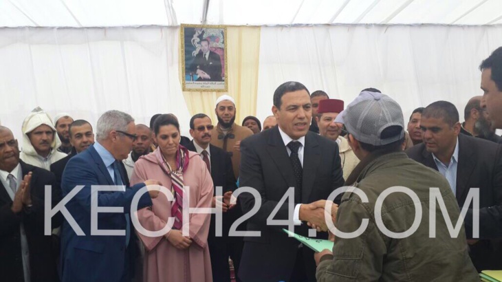 الوالي بيكرات والعمدة المنصوري ينهيان معاناة سكان تجزئة حمان الفطواكي بحي المحاميد بمراكش الوالي بيكرات والعمدة المنصوري ينهيان معاناة سكان تجزئة حمان الفطواكي بحي المحاميد بمراكش