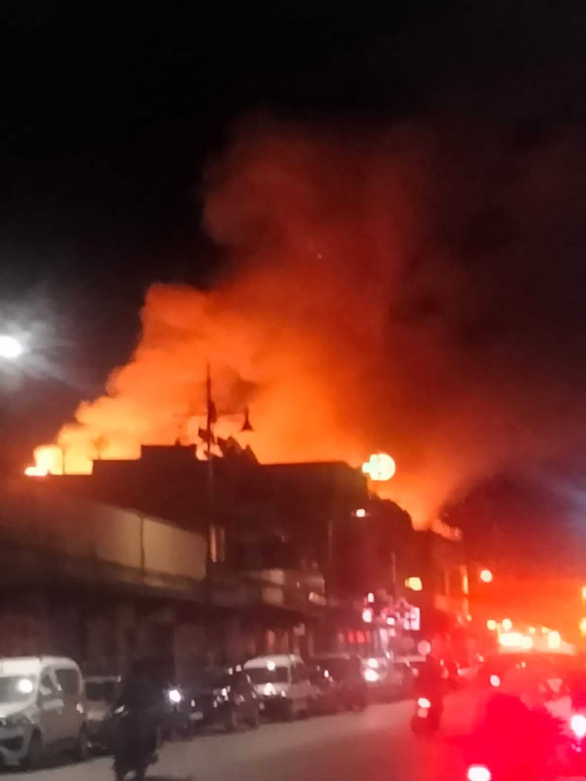 عاجل: اندلاع حريق ضخم بالمدينة العتيقة بمراكش + صور – Kech24: Maroc News – كِشـ24 : جريدة إلكترونية مغربية