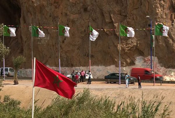 عائلات 3 شبان مغاربة معتقلين بالجزائر يطالبون بترحيلهم إلى المغرب – Kech24: Maroc News – كِشـ24 : جريدة إلكترونية مغربية