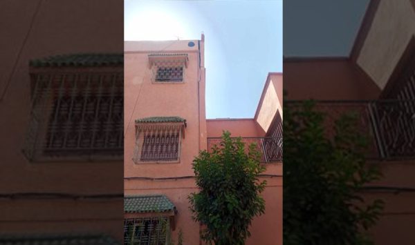 تحميل متضرر تبعات أضرار زلزال الحوز على منزله فوق مكتب والي جهة مراكش – Kech24: Maroc News – كِشـ24 : جريدة إلكترونية مغربية