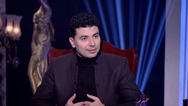 كاد أن يقتله.. أسد يباغت فنانا مصريا أثناء تصوير مسلسله