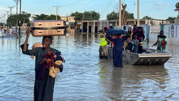 نيجيريا.. فرار 270 سجينا أثناء عملية إجلاء بسبب الفيضانات