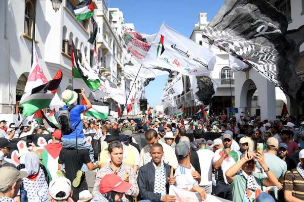 آلاف المغاربة يجوبون شوارع الرباط دعما لفلسطين وإحياء للذكرى الأولى لـ”طوفان الأقصى”