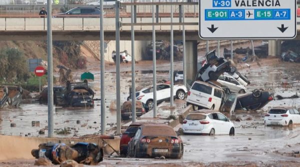 نشطاء إسبان يتهمون “غيث” المغربي بالتسبب في إعصار دانا