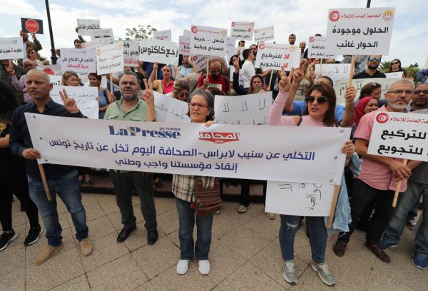 سجن مؤثرين في تونس يفجر جدلاً حول استخدامات وسائل التواصل الاجتماعي