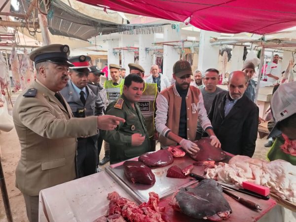 لجنة مختلطة تراقب السلع المعروضة بالسوق الأسبوعي بتمصلوحت