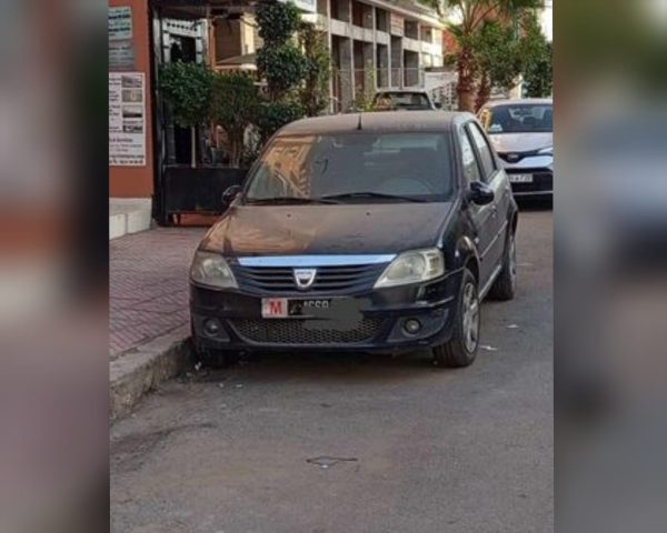 سيارة في ملك الدولة مهملة في شارع بمراكش تثير الشكوك