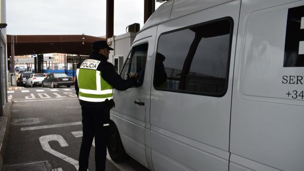 الحزب الشعبي يطالب بجلسة برلمانية استثنائية بسبب الجمارك التجارية