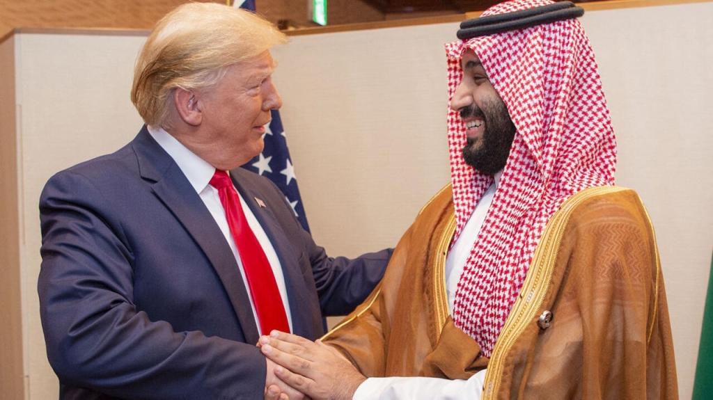 الرئيس الأمريكي يحل بالسعودية في بداية جولة خليجية