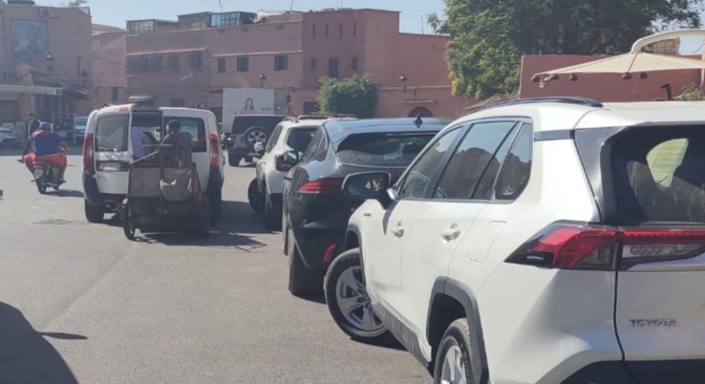 فوضى “حراس السيارات العشوائيين” تعود بقوة خلال العطلة بمراكش