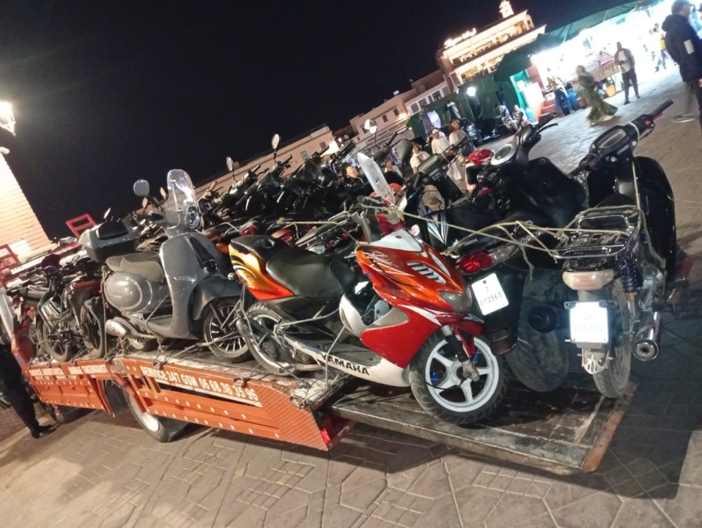 عدم ارتداء الخوذة والوقوف في الرصيف تسقط عشرات الدراجات النارية بمراكش