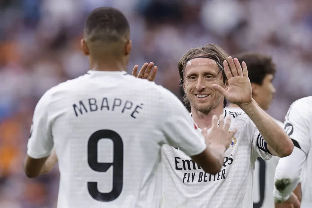 ريال مدريد يعرض على مبابي قميص مودريتش