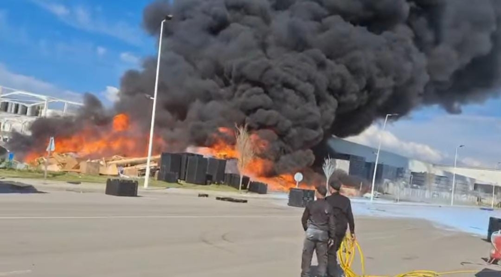 حريق مهول يجهز على مصنع للعجلات بطنجة