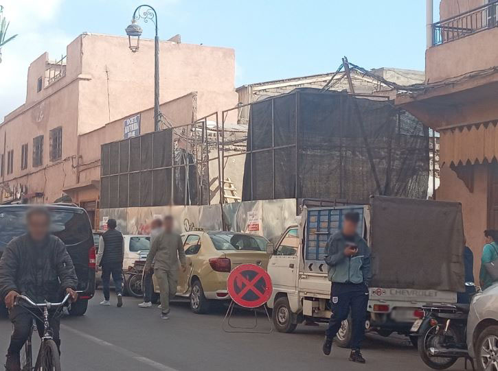 ورش بناء يتسبب في اختناق مروري بشارع الرميلة بمراكش + صور