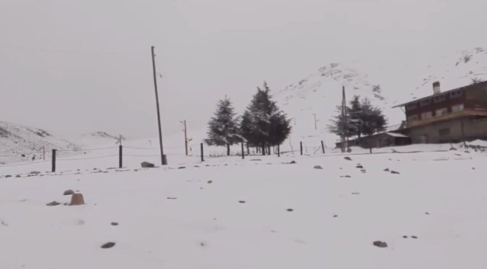 قبيل الصيف.. ثلوج كثيفة تكسو مرتفعات أوكايمدن + ڤيديو