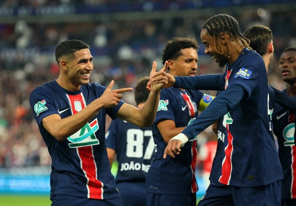 بهدف عالمي لحكيمي… باريس سان جرمان يتوج بكأس فرنسا