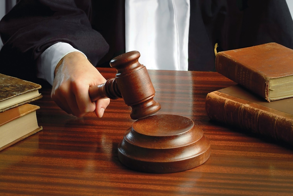 سنتين حبسا لقاضية سابقة سقطت في قضية نصب واحتيال وانتحال صفة