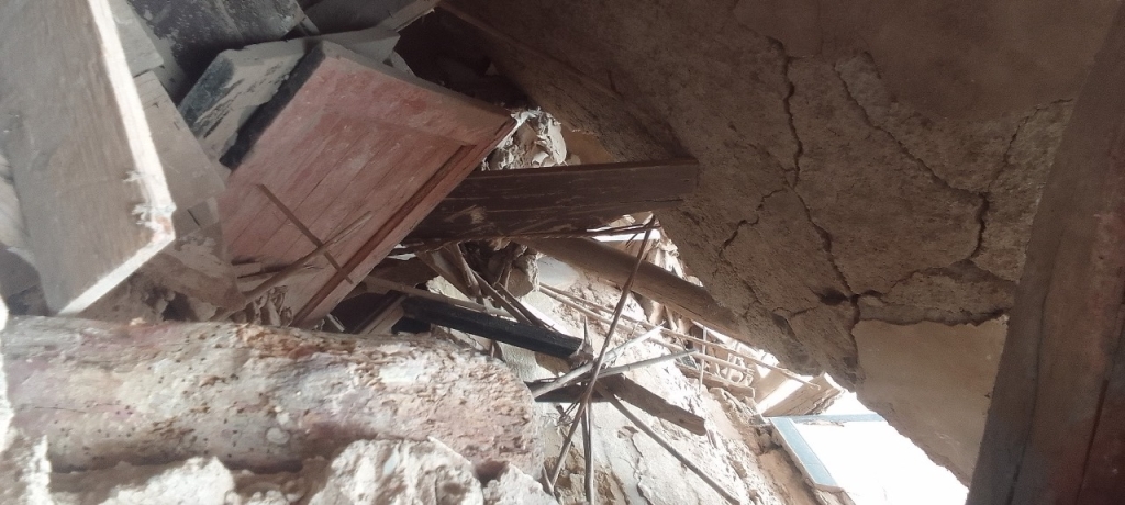 الهزة الارتدادية الجديدة تتسبب في انهيار جزئي بمنزل في ملاح مراكش + صور