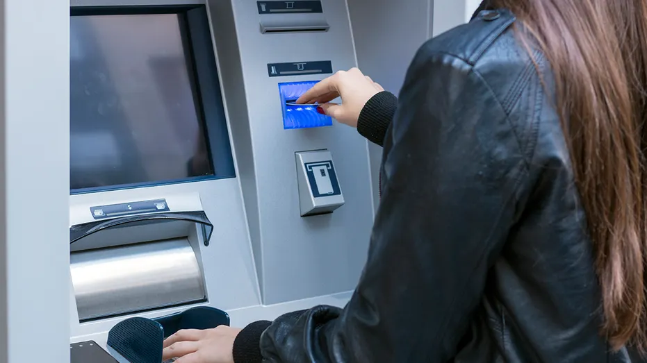 تقرير: 33% فقط من المغربيات يملكن حسابا بنكيا
