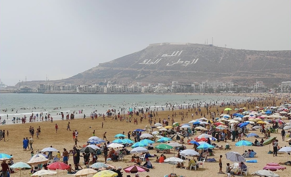 الاعتداء على سائح أجنبي بشاطئ أكادير يضع سمعة السياحة على المحك