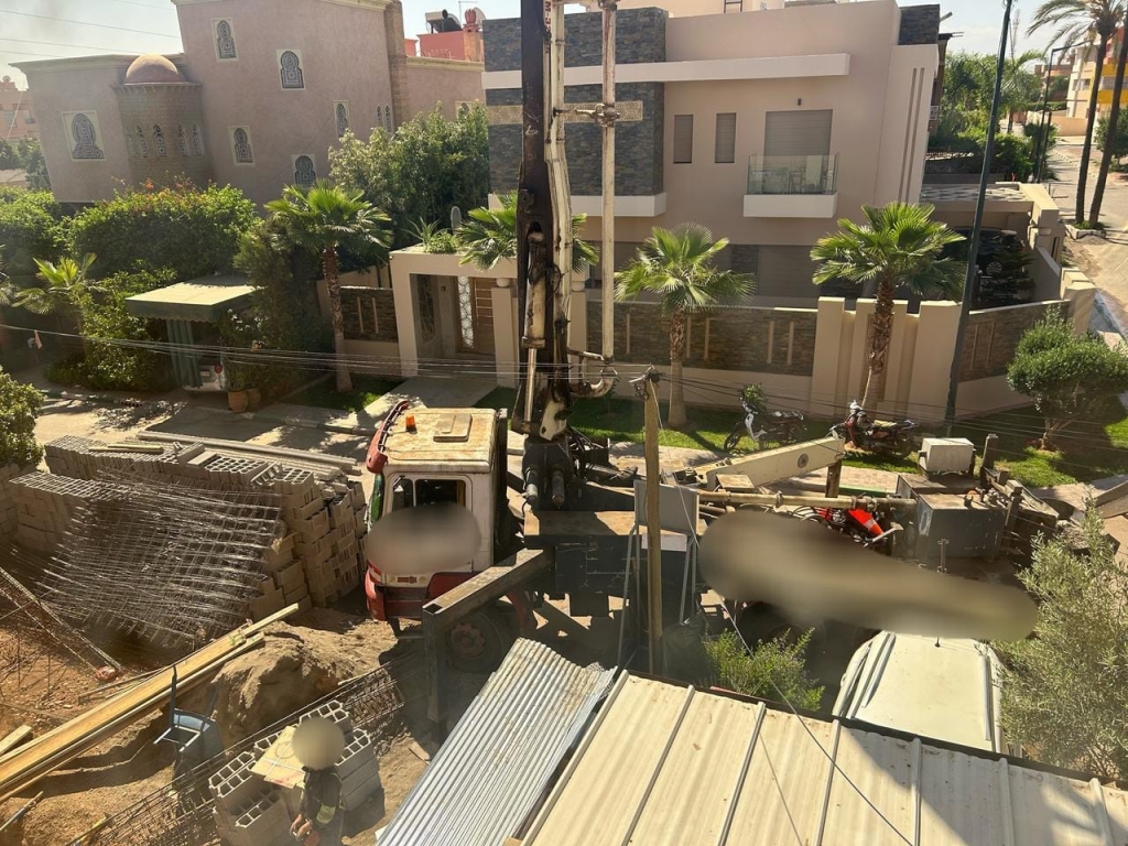ورش بناء يخرق القانون ويكسر سكون حي بمراكش