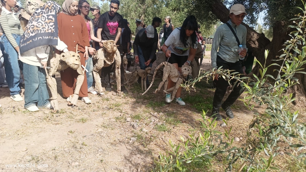 عرض “القطعان” بحدائق المنارة: فن راقٍ برسائل بيئية وسط حضور جماهيري كثيف+ الصور