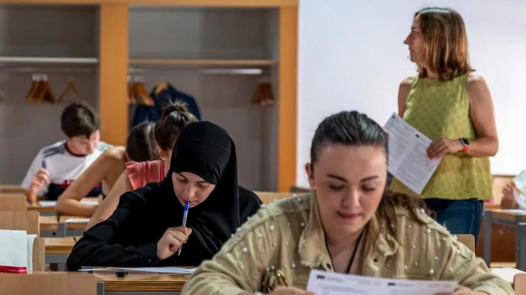 المغاربة على رأس القائمة.. عدد الطلاب الأجانب بإسبانيا يتجاوز المليون
