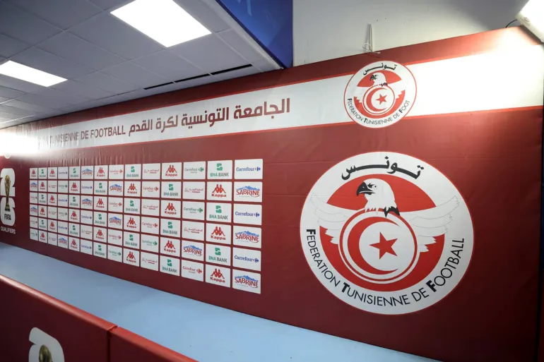 طاقم تحكيمي مغربي يقود مباراة بالدوري التونسي