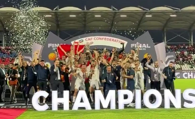 لقجع يهنئ نهضة بركان بتتويجه بكأس “الكاف”
