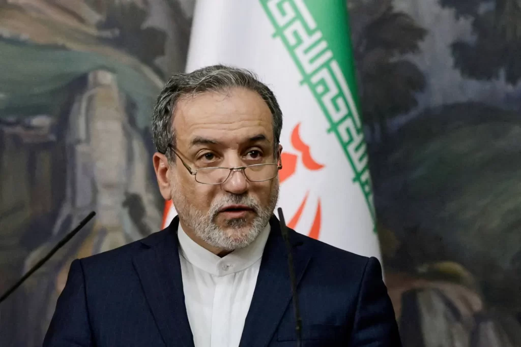 إيران ترفض التفاوض في ظل القصف