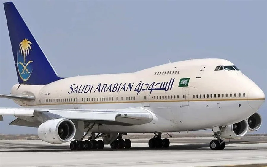 بلاغ كاذب يجبر طائرة سعودية تقل حجاجًا على الهبوط الاضطراري
