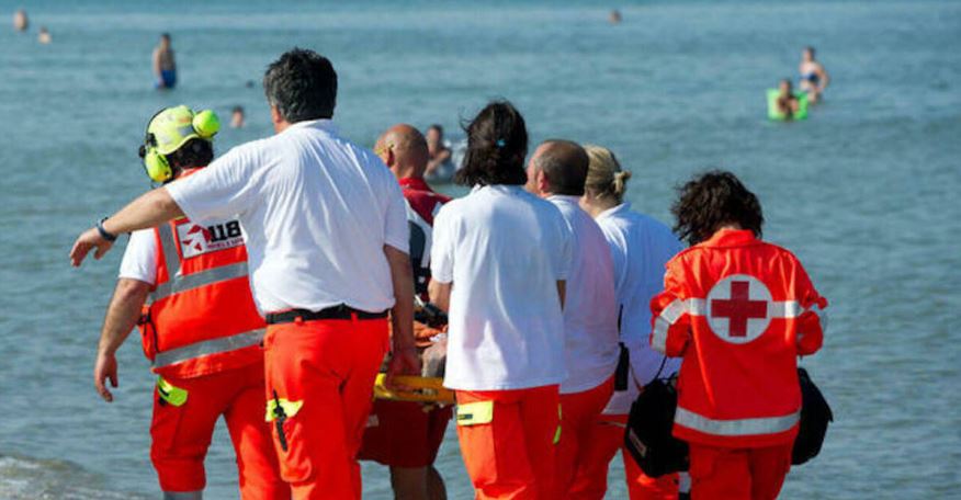 عمل بطولي ينتهي بفاجعة.. مصرع طفل مغربي أنقذ شخصين من الغرق بإيطاليا