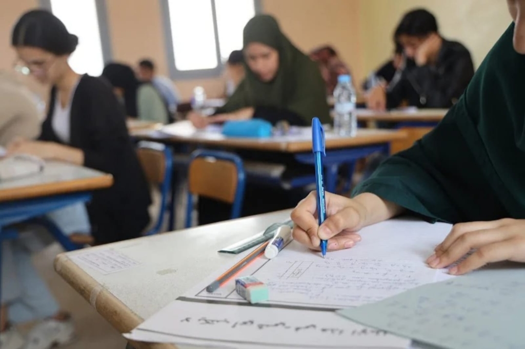 زاهدي لكشـ24: الاحتفاء بمتفوقي الشعب العلمية يخل بالتوازن التربوي وتجاهل الأدبيين يكرس الاقصاء
