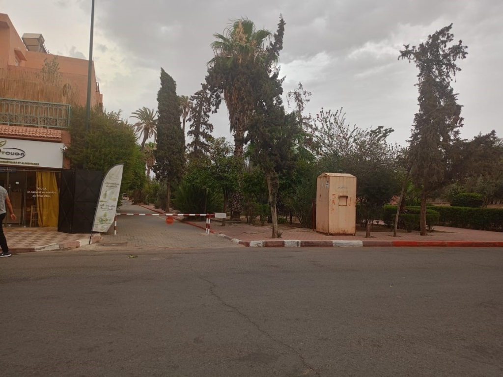 حواجز عبور وعمليات ترامي على الملك العمومي تهز “إيسل” بمراكش
