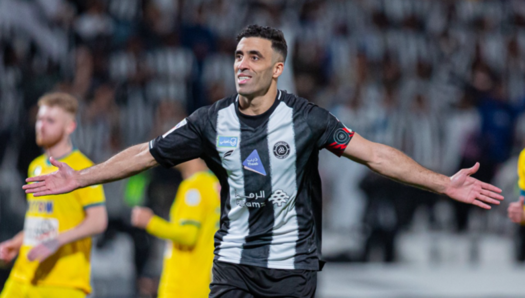 حمد الله يدعم أولمبيك آسفي قبل نهائي الكأس ويعد اللاعبين بمكافأة مالية