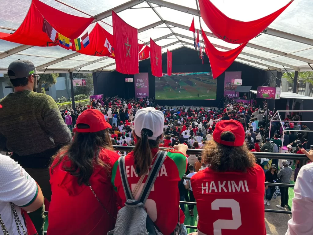 ماذا عن مراكش ؟؟.. طنجة تحضر لكأس إفريقيا والعالم بـ 16 شاشة عملاقة