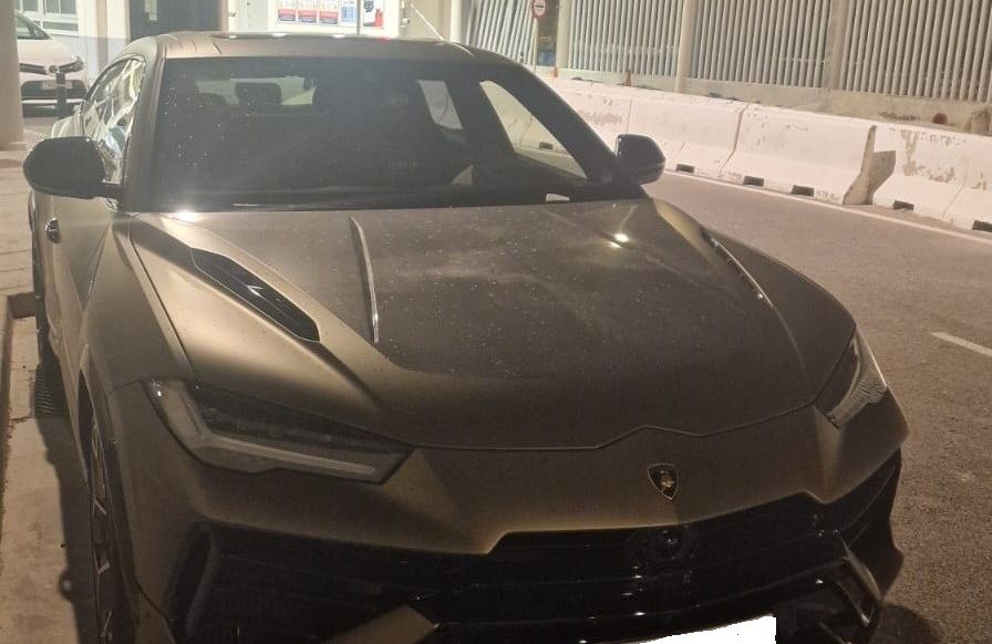 من بينها لامبورغيني ومرسيدس.. إحباط تهريب 30 سيارة مسروقة إلى المغرب