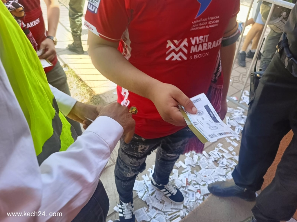حصري: ها لي قلنا.. ايقاف أول المتورطين في حيازة تذاكر مزورة لمباراة الكوكب