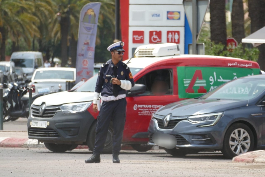 شرطة المرور في مراكش تصارع حرارة الصيف بلا حماية