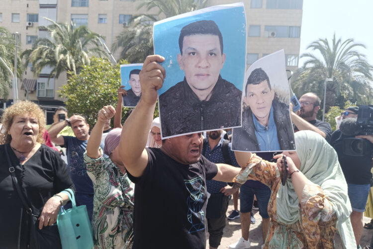 مغاربة يتظاهرون بإسبانيا بعد مقتل مغربي على يد “بوليسي”