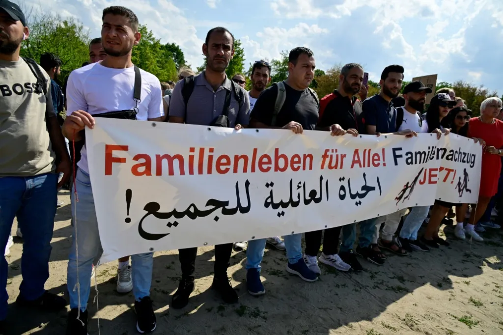 ألمانيا تقيّد لمّ شمل عائلات اللاجئين