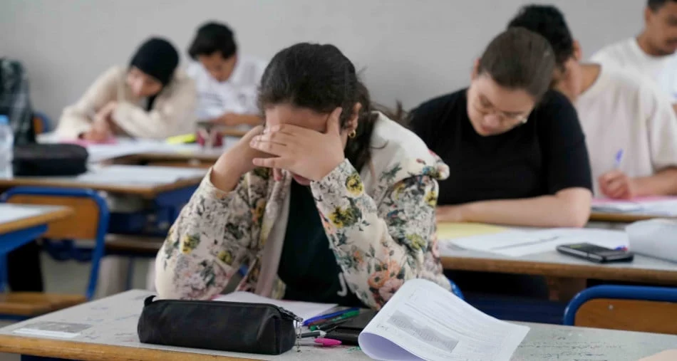 التنمر يلاحق المتفوقين في الباكالوريا.. وعكوري لـكشـ24: تألق التلاميذ أصبح سببا للتنمر بدل أن يكون مصدر إلهام