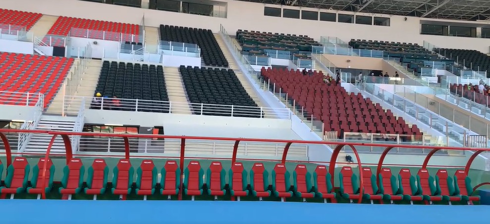 ظهر في حلة جديدة..الملعب الكبير لفاس أصبح جاهزا لاحتضان المقابلات الدولية
